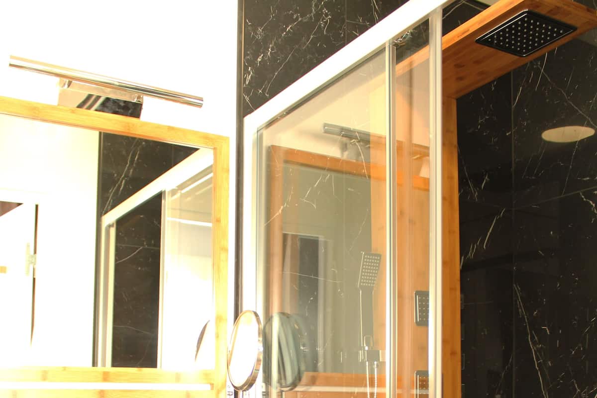 royal studio, hot tub, garden view | bathroom