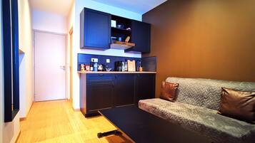Appartement Luxe, salle de bains attenante, vue jardin | 1 chambre, rideaux occultants, chambres insonorisées, Wi-Fi gratuit