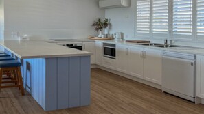 Micro-ondes, four, lave-vaisselle