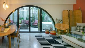 Living area - Jacuzzi & Secret Garden in David's Village by FeelHome (Jerusalem)