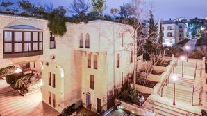 Front of property - Jacuzzi & Secret Garden in David's Village by FeelHome (Jerusalem)