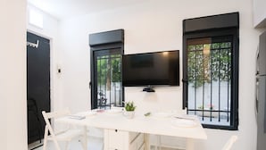 Interior detail - 1 BR with Patio in City Center by FeelHome (Tel Aviv)