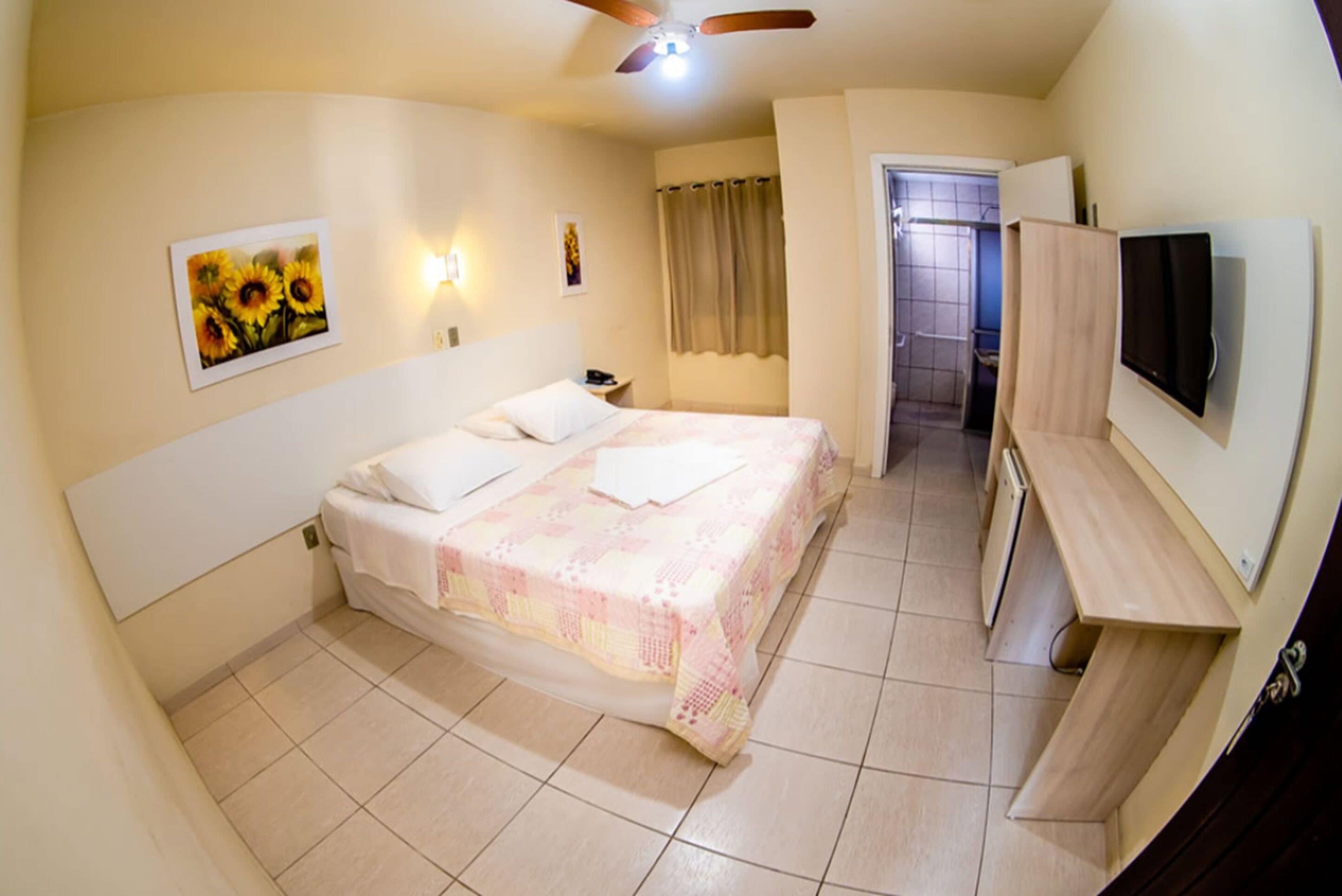 standard triplo adaptado sem ar condicionado | 1 bedroom, free wifi, bed sheets, wheelchair access