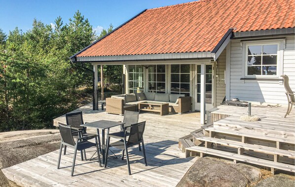 Outdoor dining - Stunning home in Skjeberg (Skjeberg)
