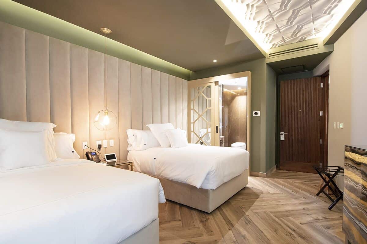 Deluxe kamer, 2 tweepersoonsbedden, balkon | Lakens van Egyptisch katoen, luxe beddengoed, donzen dekbedden