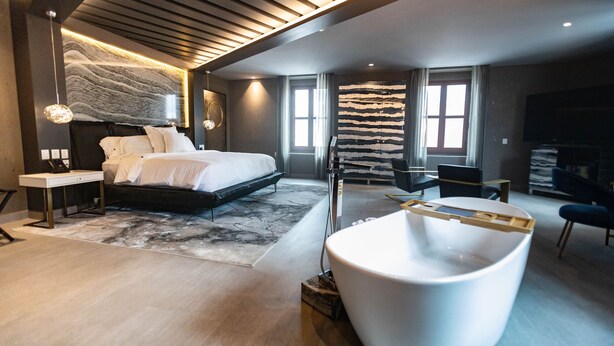 Rom – deluxe, 1 kingsize-seng, badekar, byutsikt