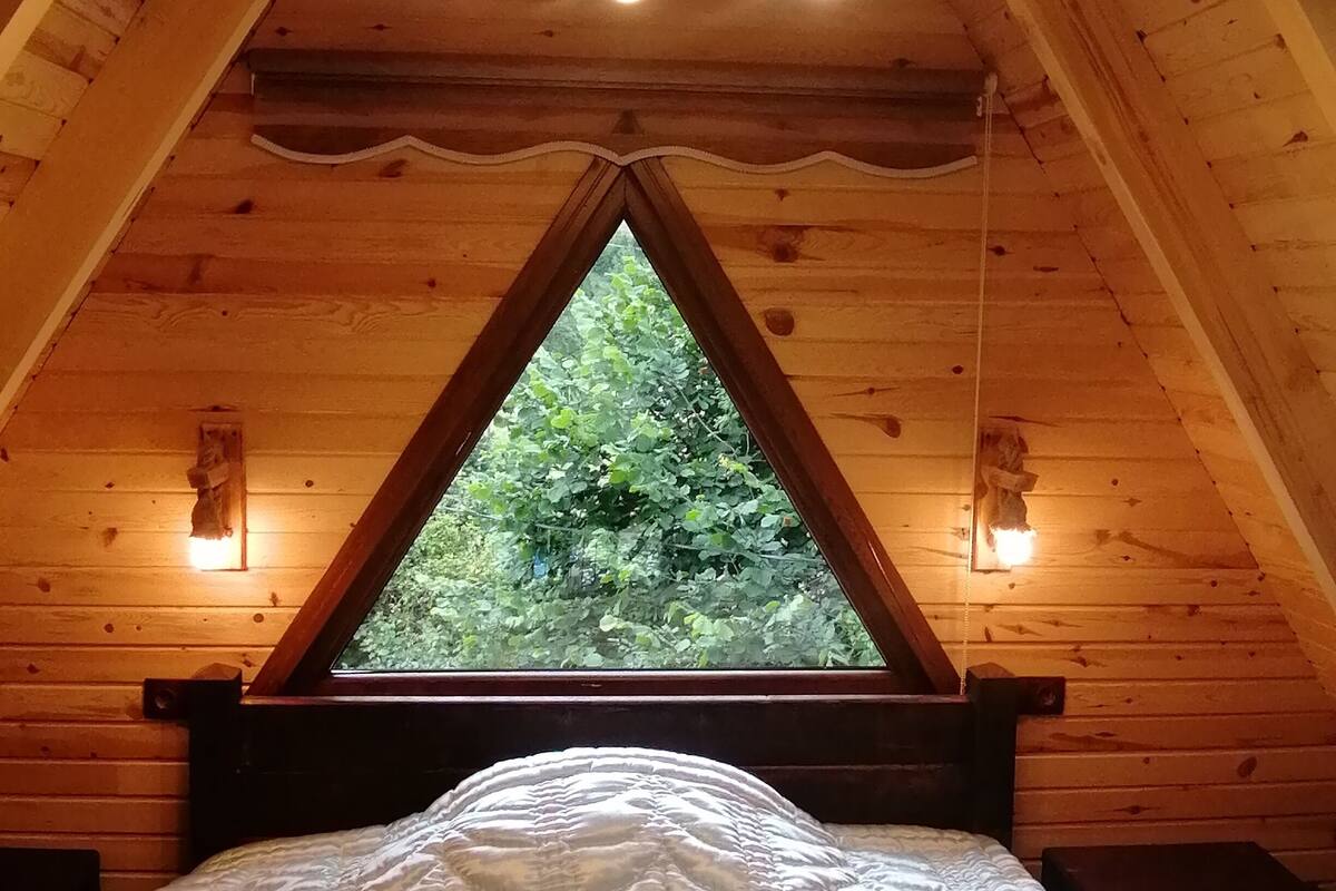 Deluxe Chalet | Soundproofing, iron/ironing board, free WiFi, bed sheets