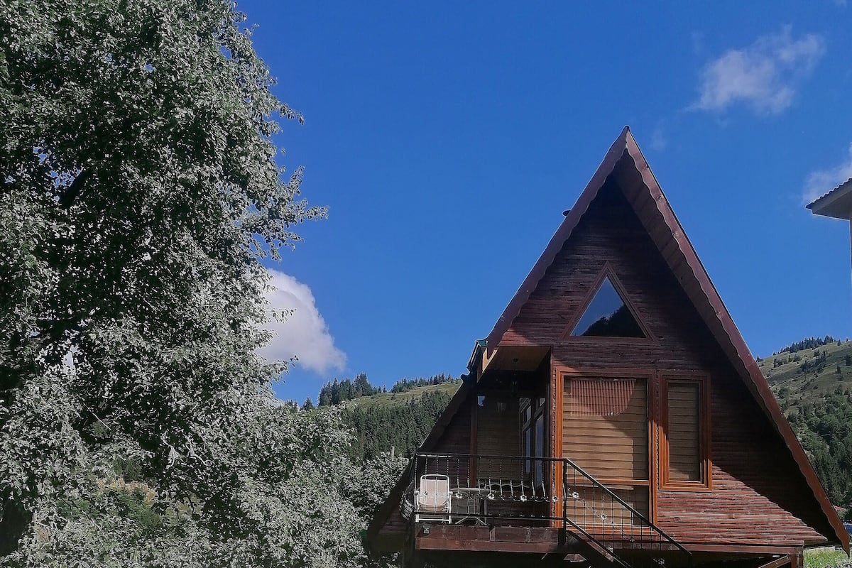 Deluxe Chalet | Soundproofing, iron/ironing board, free WiFi, bed sheets