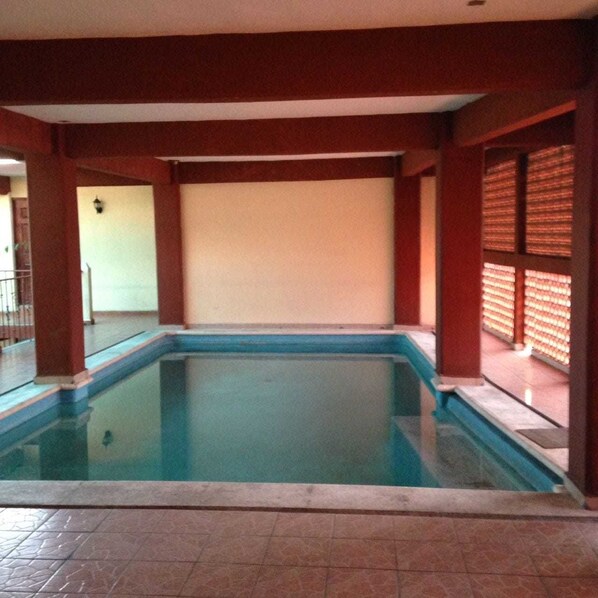 Indoor pool, outdoor pool - Hotel Plaza Farallon Acapulco (Acapulco)
