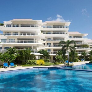Outdoor pool, open 8:00 AM to 8:00 PM, pool loungers