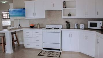 單棟房屋, 3 間臥室, 露台, 海景 | 私人廚房 | 大型雪櫃/冰箱、微波爐、焗爐、爐具