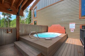 Condo | Exterior - 3bd_atrium_302 (Breckenridge)