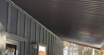 Logan Cabin - Private Outdoor Hot Tub - Glacier Country Cabins and Rec, Inc.