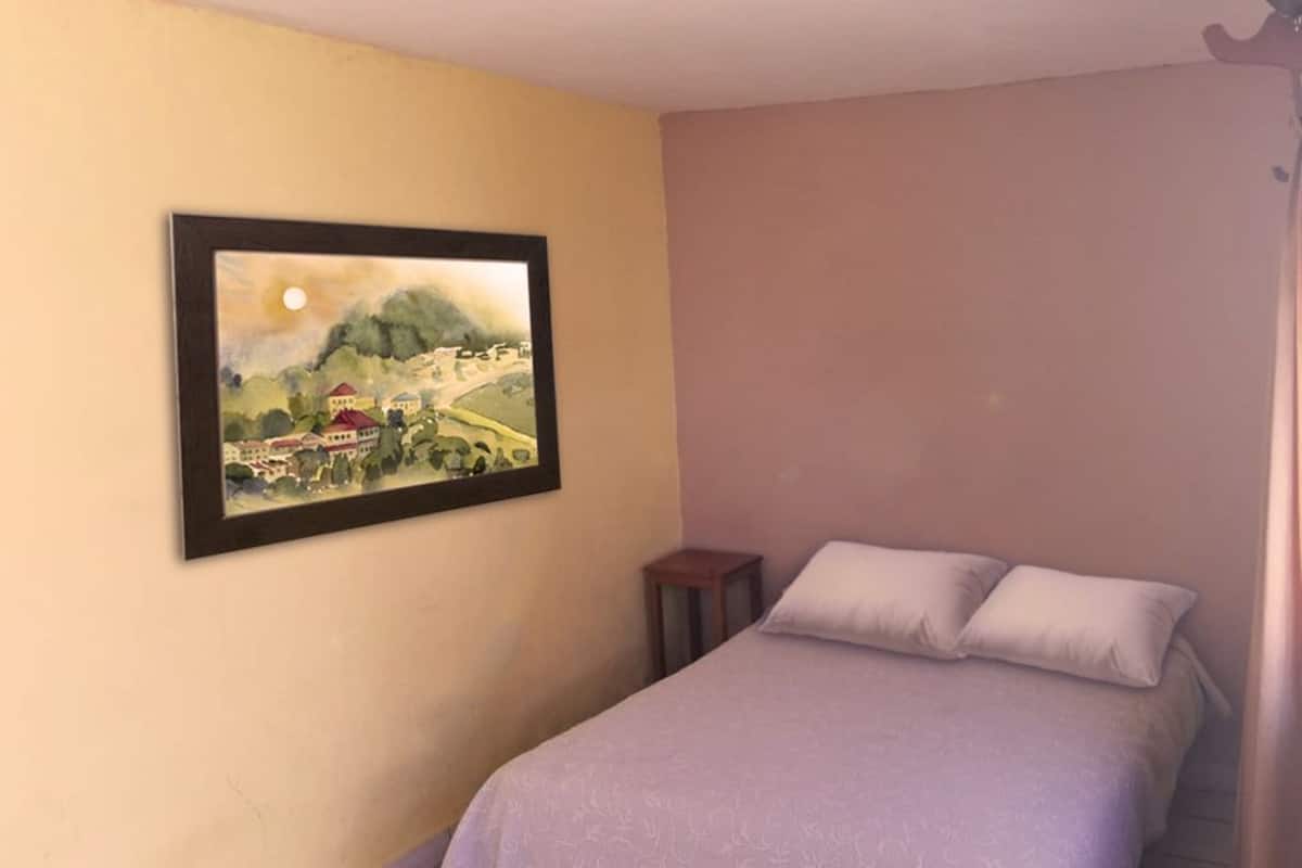 Chambre Simple, 1 grand lit | Wi-Fi gratuit, draps fournis
