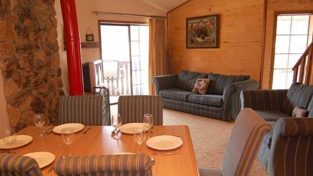 House | In-room dining - Riverbend_townhouse_07_deluxe (Red River)