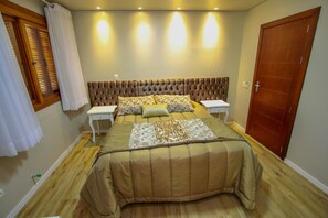 奢华套房, 1 张大床, 无烟房 | 1 多间卧室、加厚床垫、迷你吧、免费 WiFi