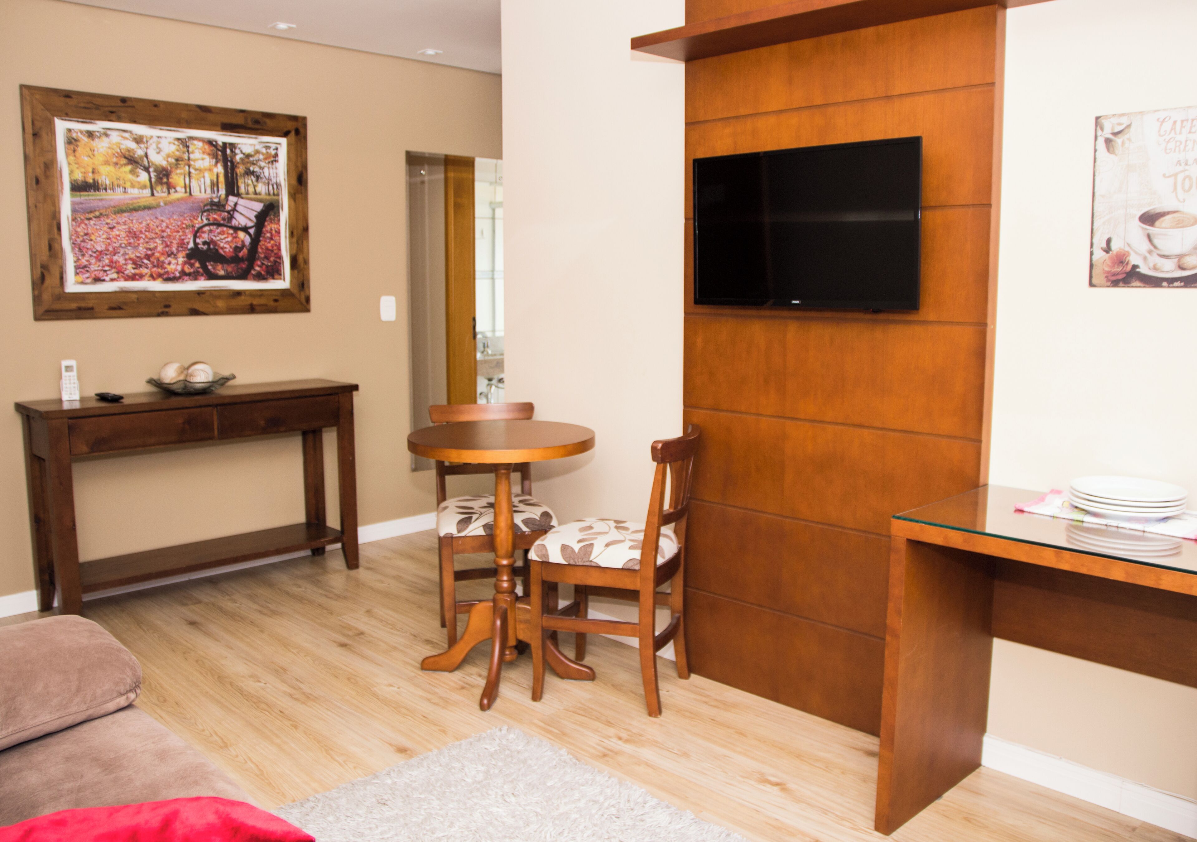 Luxury-Apartment, 1 Queen-Bett und Schlafsofa, Nichtraucher, Gartenblick | Wohnbereich | LCD-Fernseher