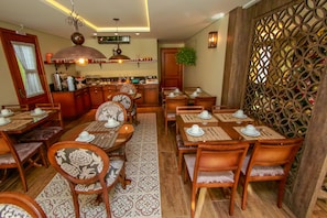 Free daily buffet breakfast  - Pousada Caminho dos Plátanos (Gramado)