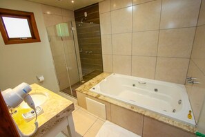 Exclusive-Suite, 1 Queen-Bett, Nichtraucher | Eigener Whirlpool