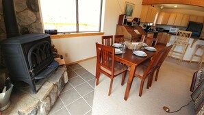In-room dining - Finch Haven (Red River)