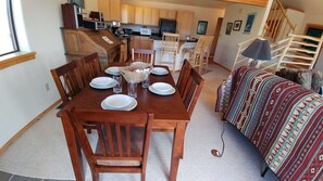 In-room dining - Finch Haven (Red River)