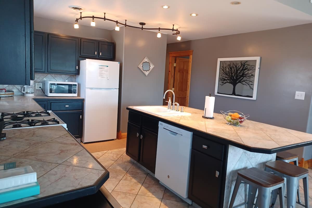 luxury penthouse, multiple beds, lake view | in-room dining