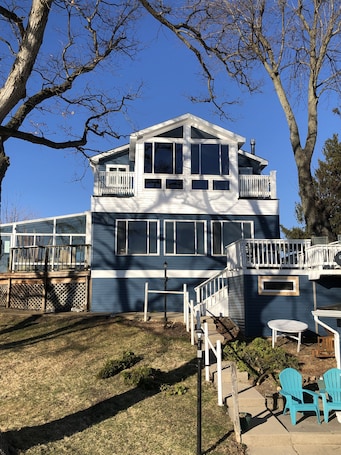 Exterior. Alexanders Landing