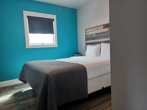 Deluxe Apartment, 2 Bedrooms, Kitchen | Down duvets, Tempur-Pedic beds, individually decorated - Alexanders Landing (Monticello)