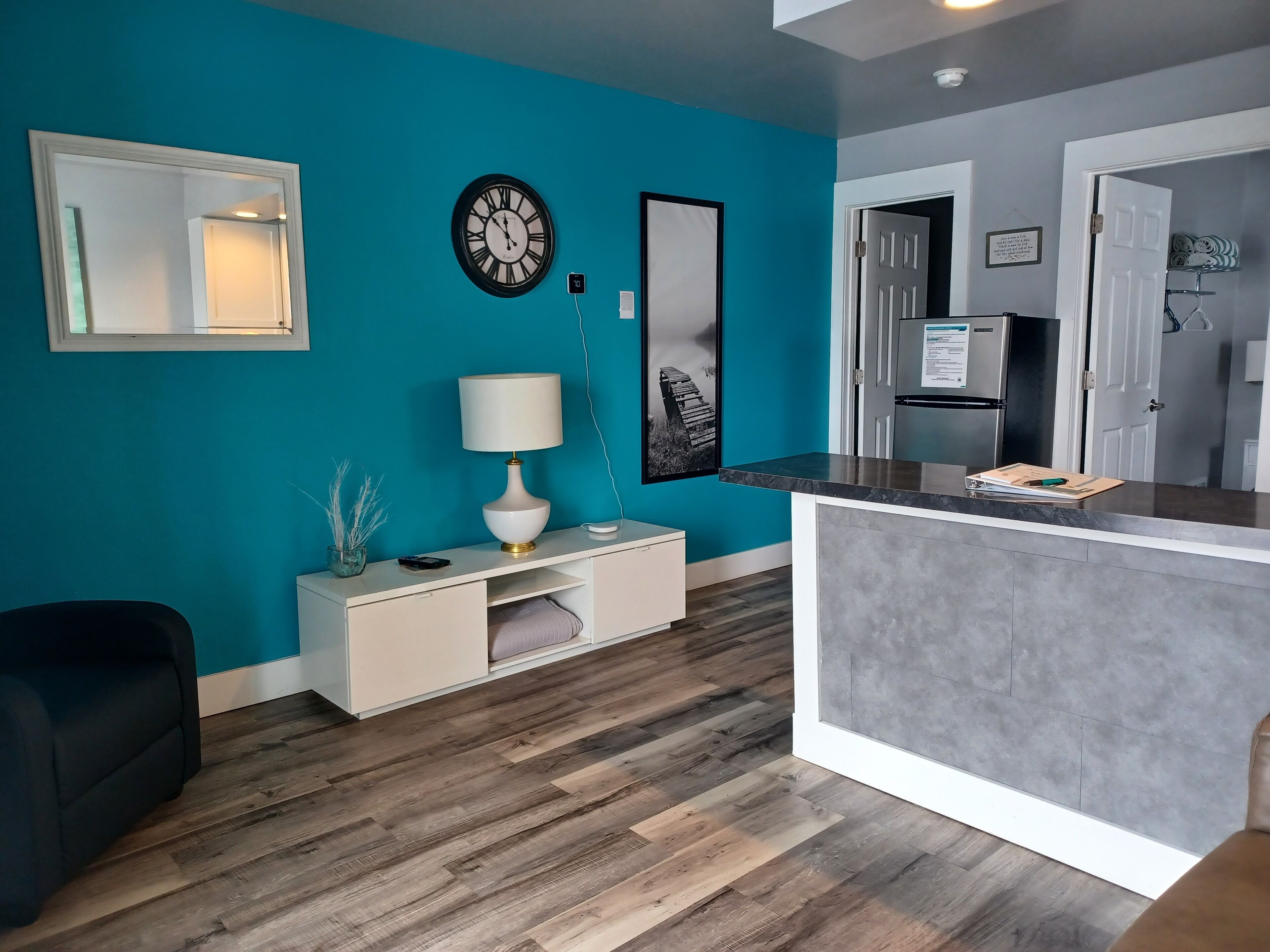 apartment, 1 bedroom | living area | 32-inch led tv with satellite channels, tv