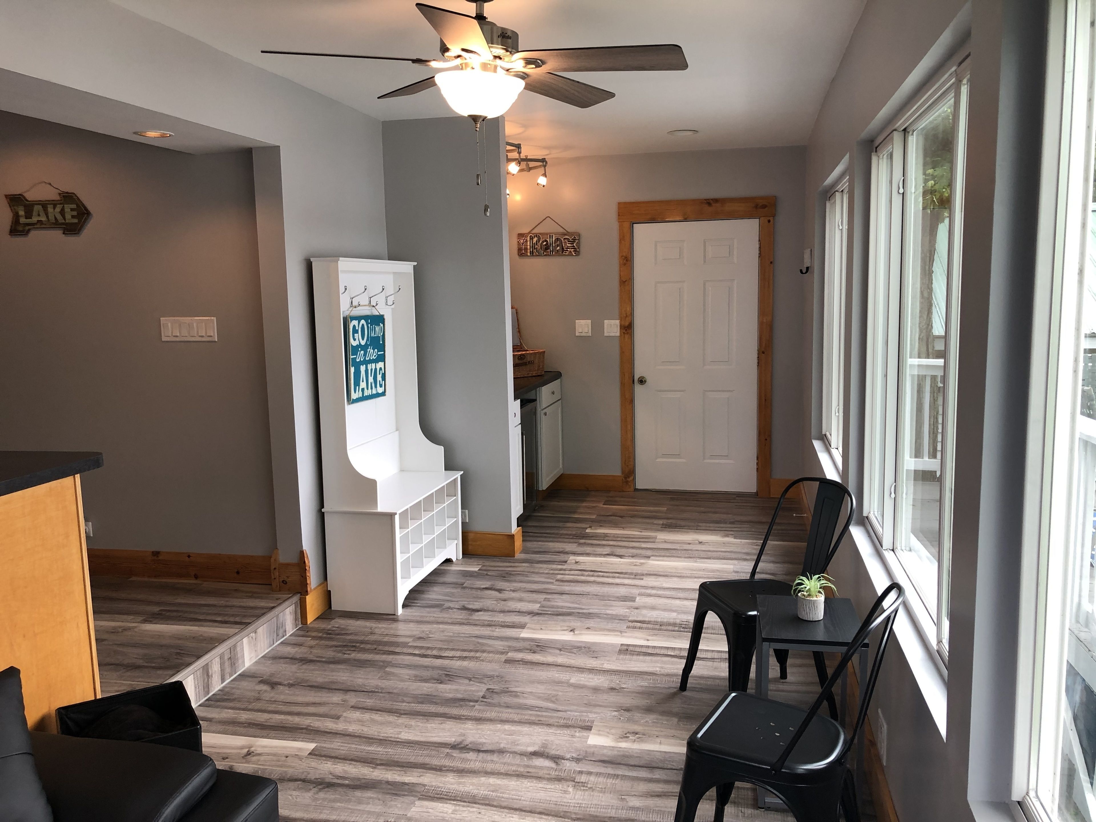 executive condo, 3 bedrooms, lake view | living room | 32-inch led tv with satellite channels, tv