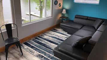 Executive Condo, 3 Bedrooms, Lake View | Living room | 32-inch LED TV with satellite channels, TV