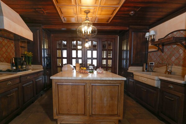 雪櫃、微波爐、焗爐、爐具