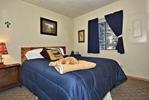 Room - Copper_creek_chalet (Red River)