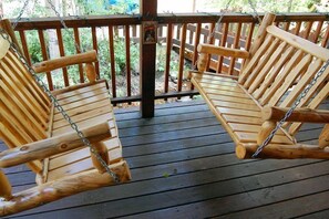 Balcony - Copper_creek_chalet (Red River)