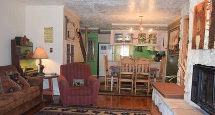 Claim_jumper_townhouse_20