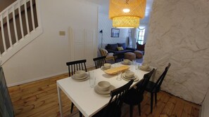 House | In-room dining