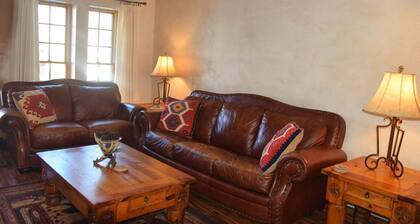 Claim_jumper_townhouse_16