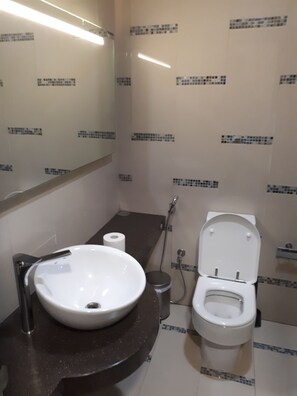 Comfort Shared Dormitory, Multiple Beds, Non Smoking, City View | Bathroom