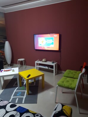 Comfort Shared Dormitory, Multiple Beds, Non Smoking, City View | Living area - yasso bed &breakfast (Dubai)