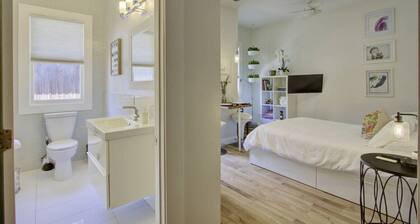 Miraculously Modern in a Vintage Shell - Midtown