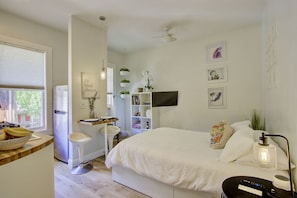 1 bedroom, desk, iron/ironing board, free WiFi