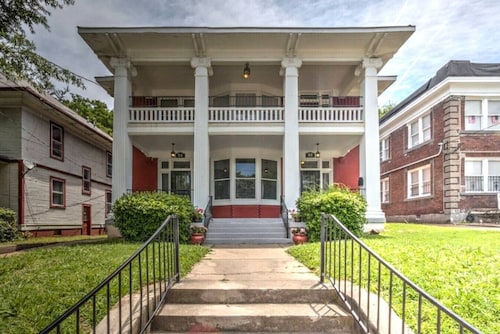 Midtown Gem | Steps to Music, Art & Local Vibe