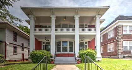 Midtown Gem | Steps to Music, Art & Local Vibe