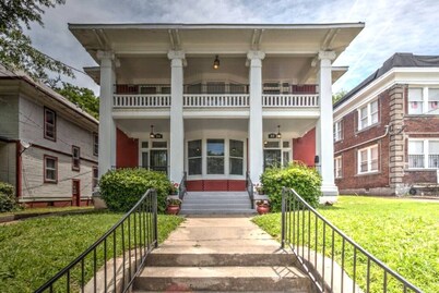 Midtown Gem | Steps to Music, Art & Local Vibe