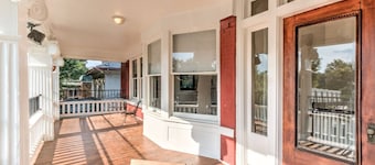 Midtown Gem | Steps to Music, Art & Local Vibe