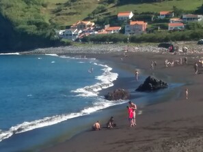 On the beach - Azores Beach Home for adults/children, 3 bed.2 bath, First Fl., 3534/AL (Horta, Azores)