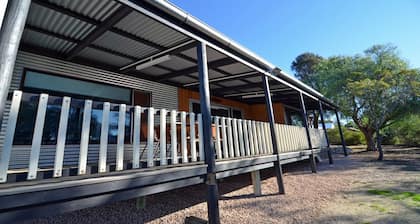 CDC-625 Beach House incl. rear 2BR studio - waterfront property