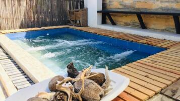 Bain à remous extérieur