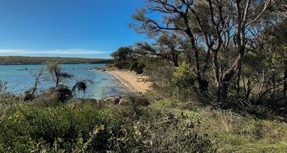 Grey on the Bay is a fantastic Esplanade property - space, location, comfort.