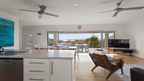 Interior - Endeavour View is a fantastic 4 bedroom holiday home (COFFIN BAY)